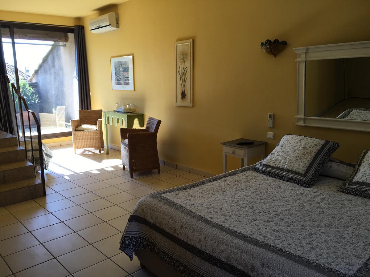Hotel Le Vieux Bistrot Cabrières-dʼAvignon Zewnętrze zdjęcie